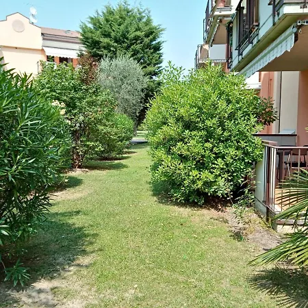 Angelica - Piano Terra Con Terrazza, Piscina E Garage Apartamento Sirmione