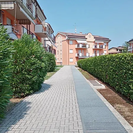 Angelica - Piano Terra Con Terrazza, Piscina E Garage Appartement *