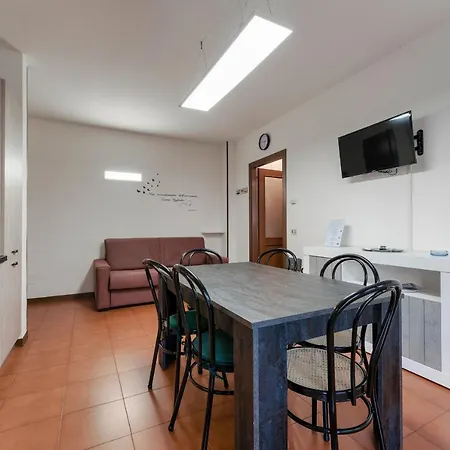 Angelica - Piano Terra Con Terrazza, Piscina E Garage Appartement