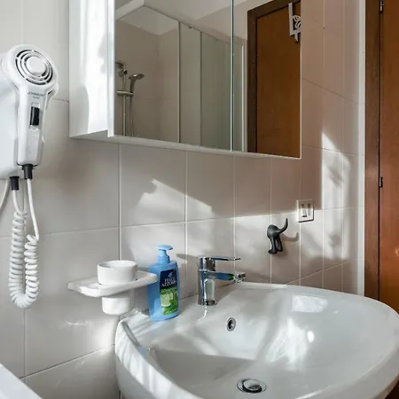 Appartement Angelica - Piano Terra Con Terrazza, Piscina E Garage Sirmione
