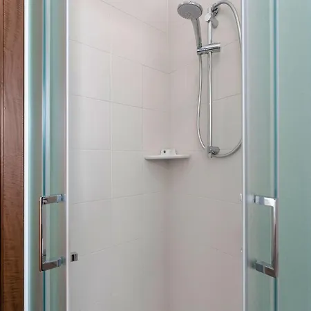 Appartement Angelica - Piano Terra Con Terrazza, Piscina E Garage Sirmione