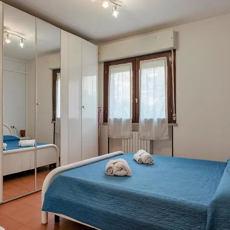Angelica - Piano Terra Con Terrazza, Piscina E Garage Appartement Sirmione